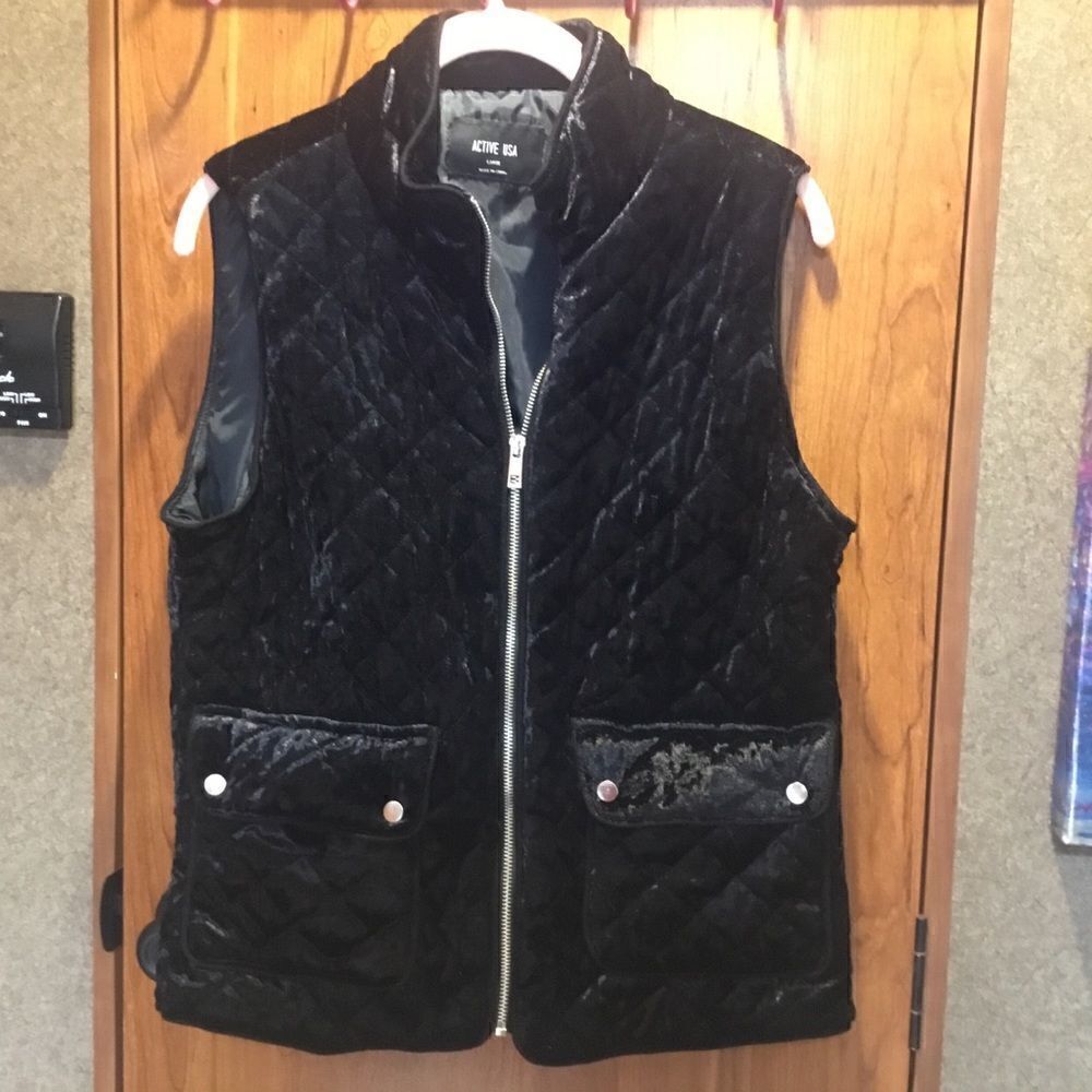 NWOT. Active USA Brand. Black Puffer Sleeveless Vest Women’s Size Large